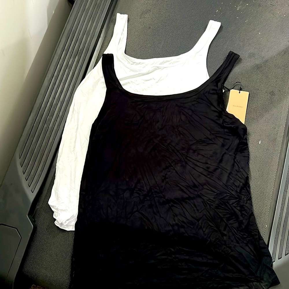 Halogen- 2 pack tank tops